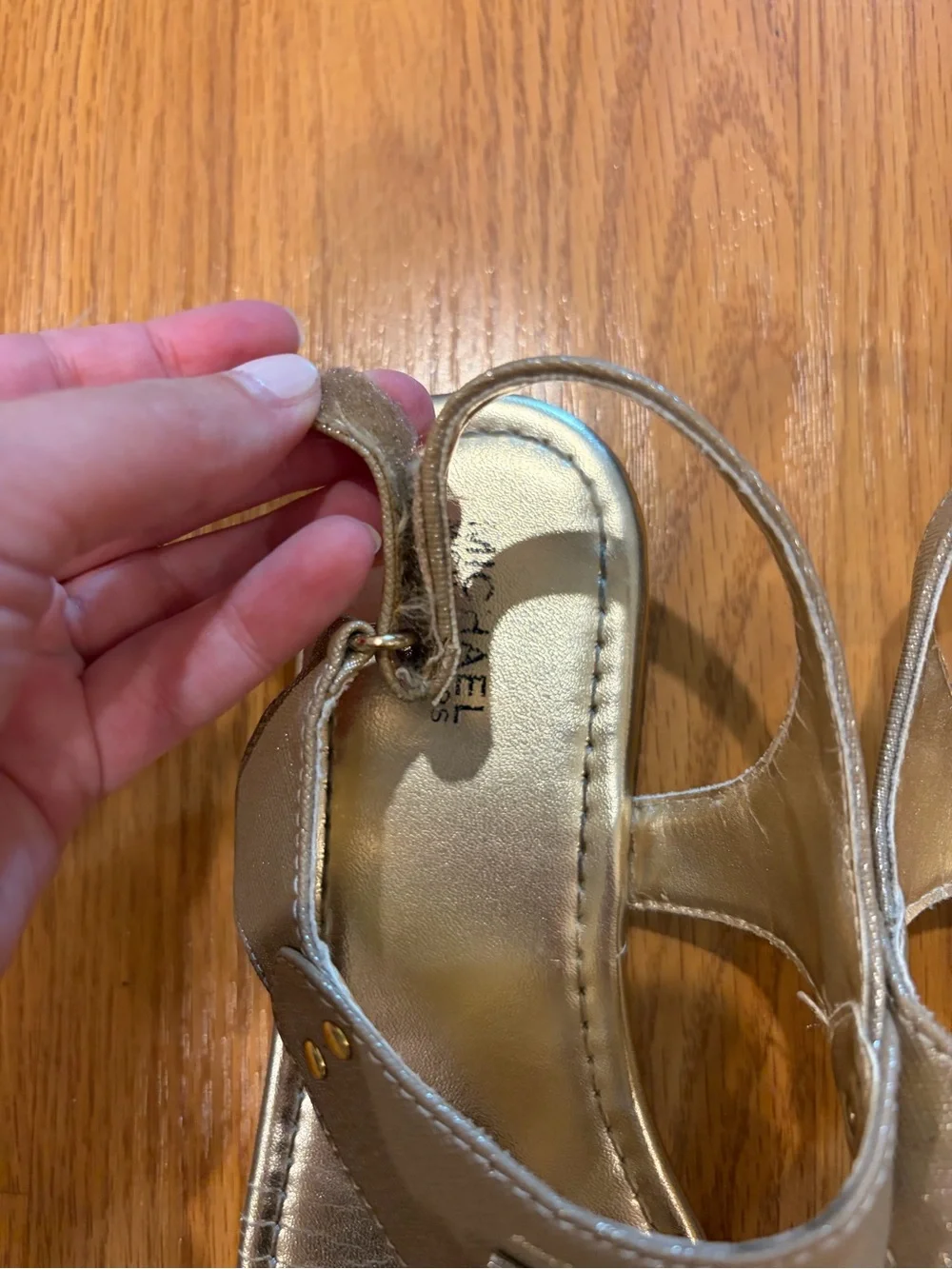 Michael Kors Metallic Gold T-Strap Logo Sandals Girls size 1